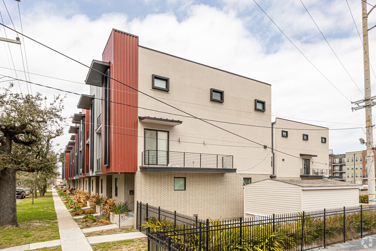 Building Photo - 3701 Bienville St