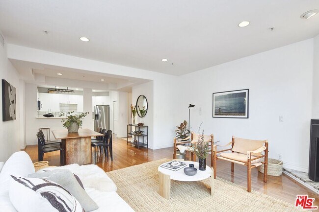 Foto del edificio - 3460 S Centinela Ave