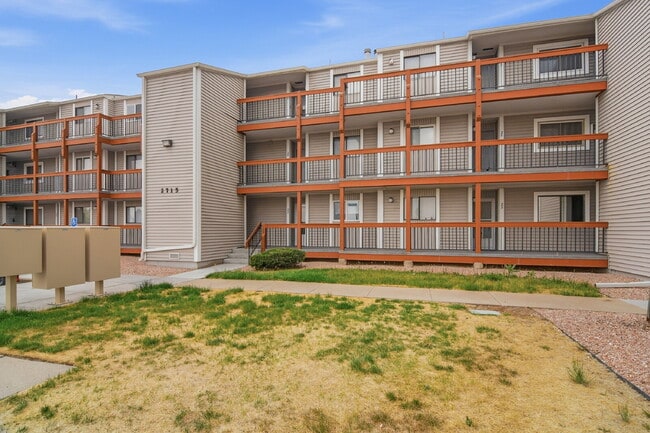 Foto del edificio - $1,495.95 - 1 Bed, 1 Bath Updated Unit in Westminster with In Unit Washer/Dryer!