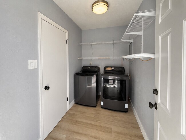 Foto del edificio - 2845 N 81st Way
