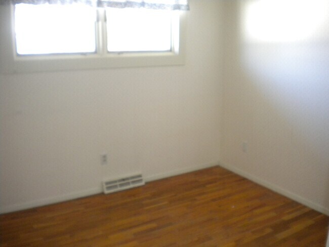 Foto del edificio - Great location on close to high school