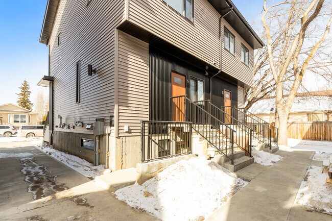 Building Photo - 9811-9153 153 St NW