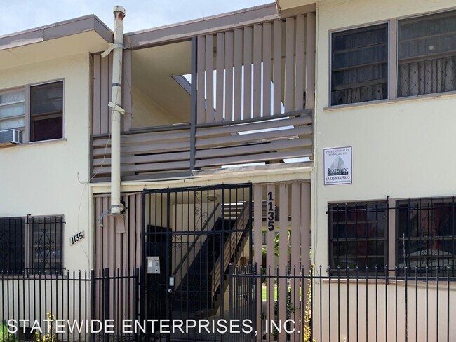 Foto del edificio - 1135 S Grand View St