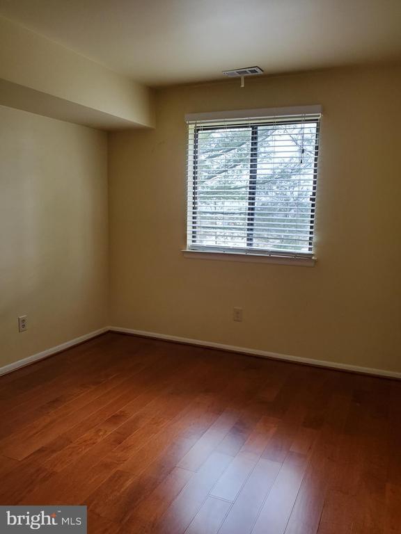 Foto del edificio - 1002 Spring Gate Rd