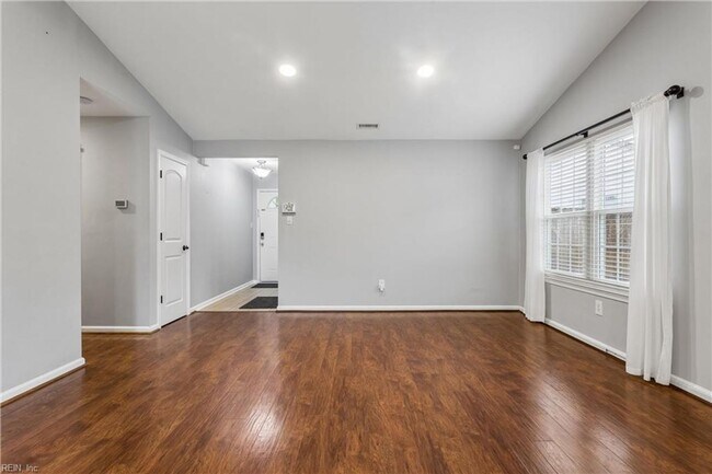 Foto del edificio - Updated Ocean Lakes Ranch with Designer Kitchen, Outdoor Living & Ethernet in Every Room