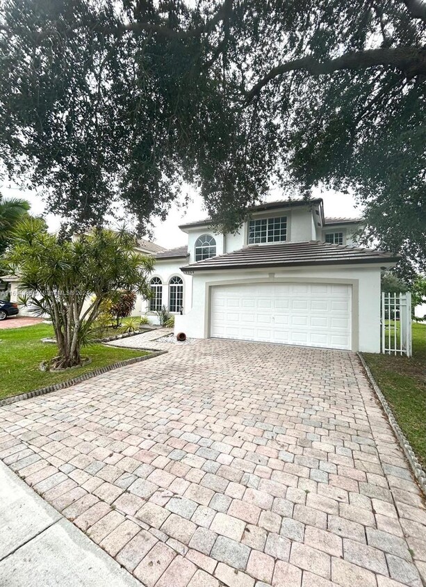 Foto principal - 9964 NW 18th St