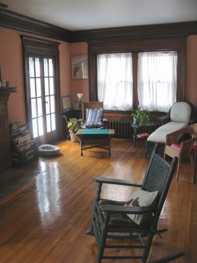 Building Photo - 732 W Delavan Ave