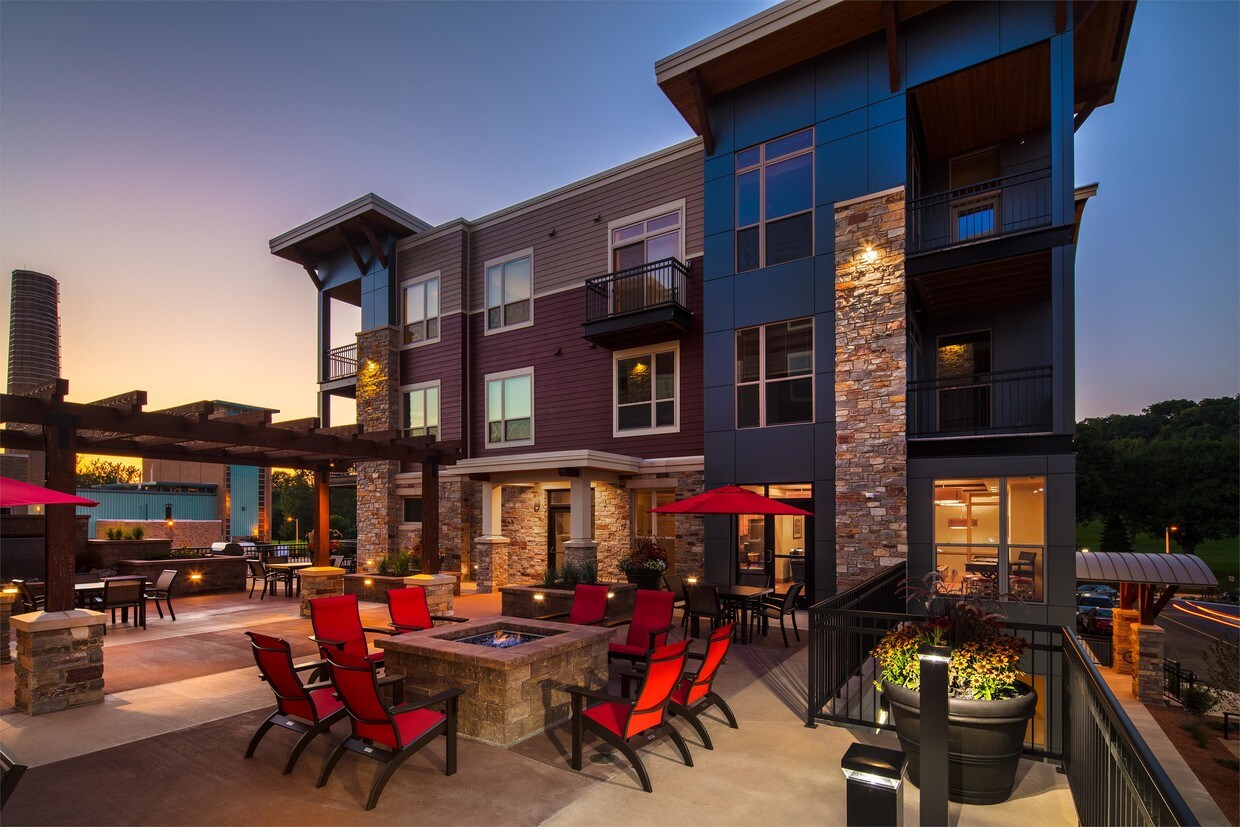 Foto del edificio - 4600 University Ave