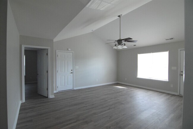 Foto del edificio - 2804 Pleasant Garden Rd