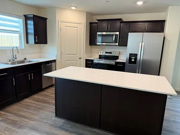 Foto del edificio - 632 Skyler Ln
