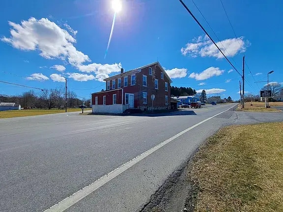 Building Photo - 10 Lobachsville Rd
