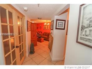 Foto del edificio - 15499 Miami Lakeway N