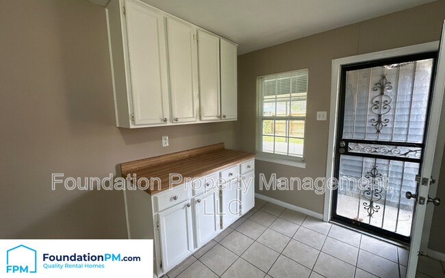 Foto del edificio - 3766 Windy Ave