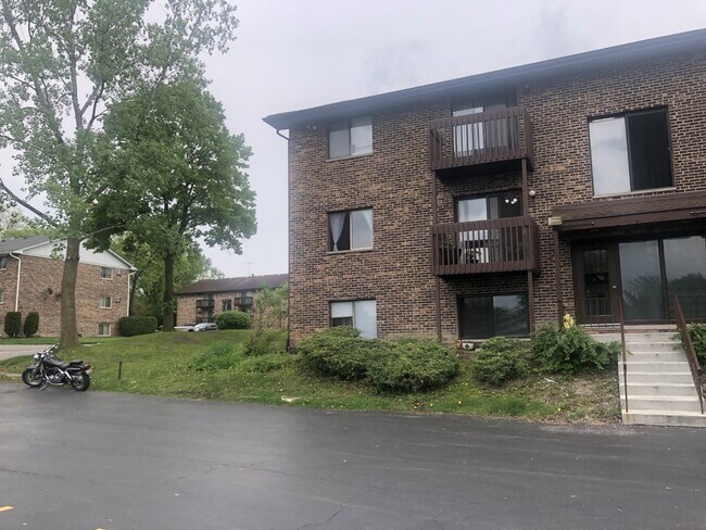 Building Photo - 8238 Woodland Dr