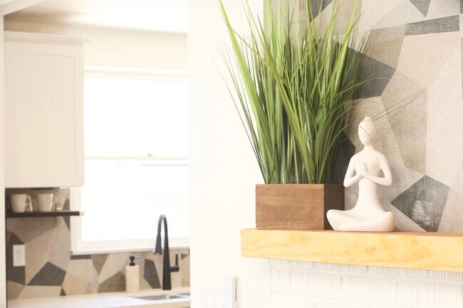 Building Photo - 1543 N Harrison Ave