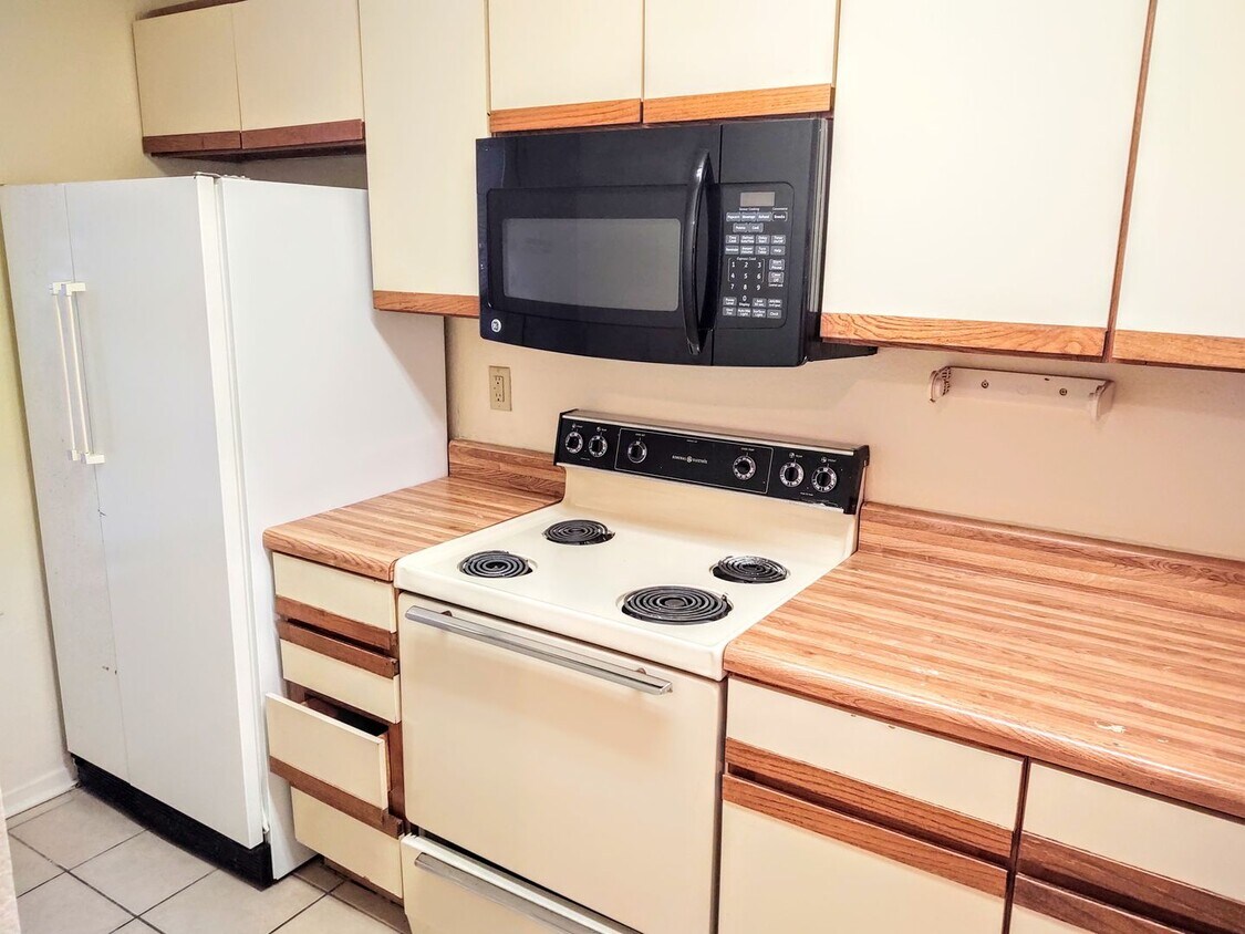 44444-606 W Collins St - 44444-606 W Collins St