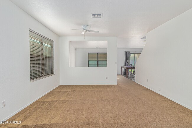 Foto del edificio - 2425 W Romley Rd