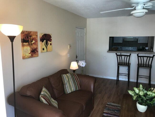 Foto del edificio - 1739 Village Blvd