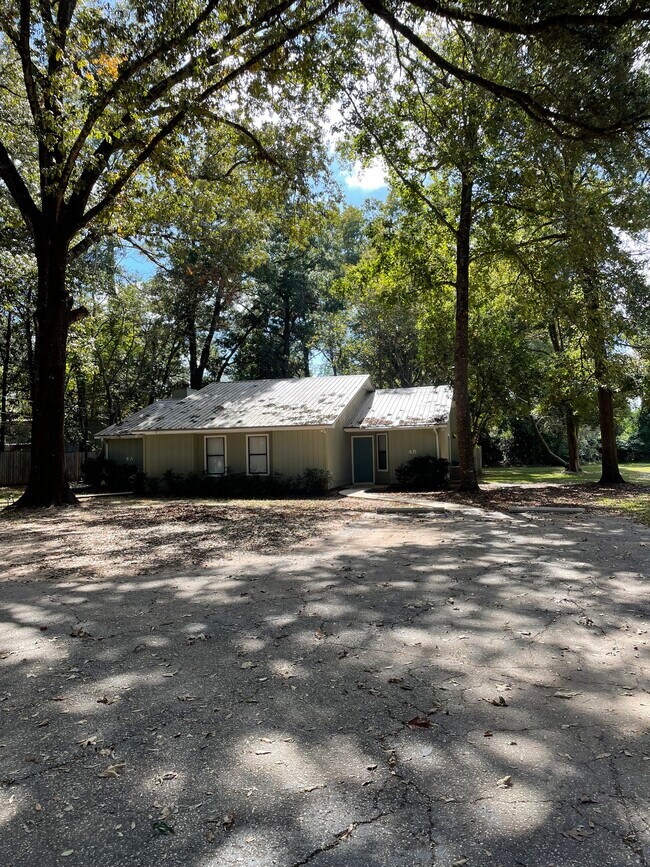 Foto del edificio - 7424 Huckleberry Ln