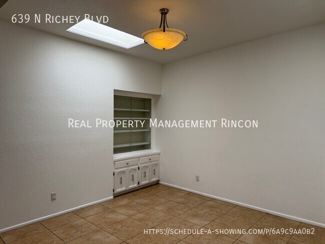 Foto del edificio - 639 N Richey Blvd