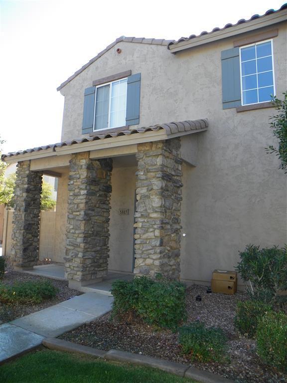 Foto del edificio - 3 bedroom 2.5 bath home - 2 car garage - S...