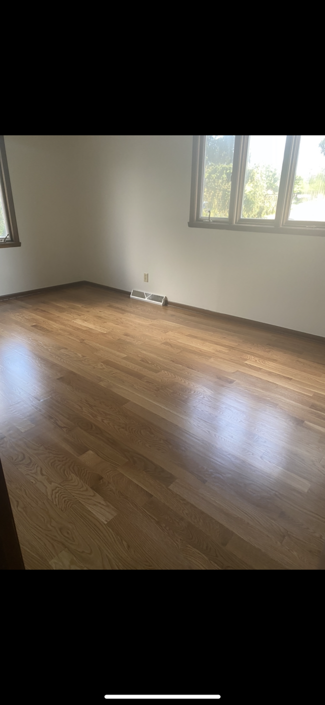 2 bedrooms 14x12 - 5680 Spring Brook Rd