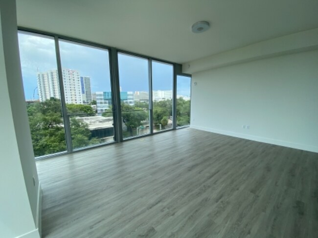 Foto del edificio - 102 NW 13th Ct