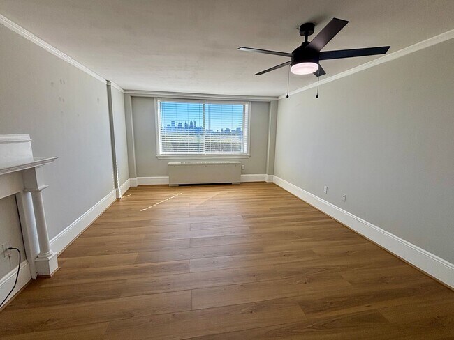 Photo - 2479 Peachtree Rd NE Apartment