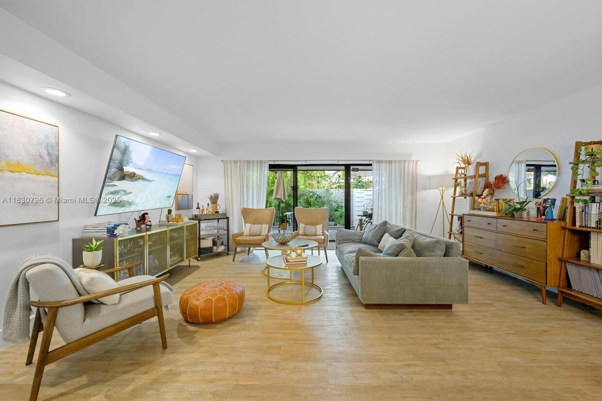 Foto principal - 3501 Magellan Cir