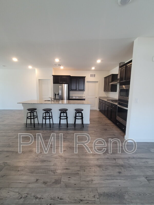 Building Photo - 8380 Fenhollow Dr