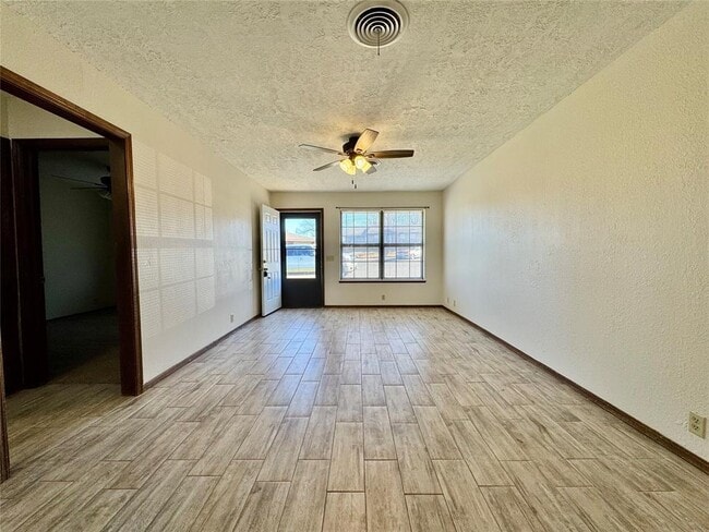 Building Photo - 112 Elmwood Cir