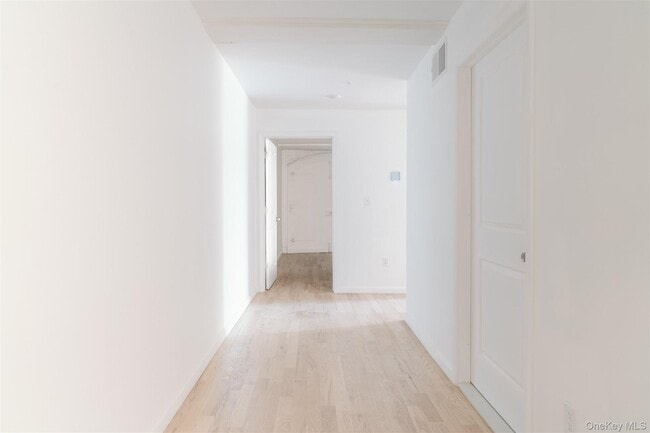 Building Photo - 155 River St