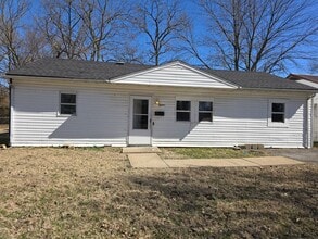 Building Photo - 18 Marilyn Ln