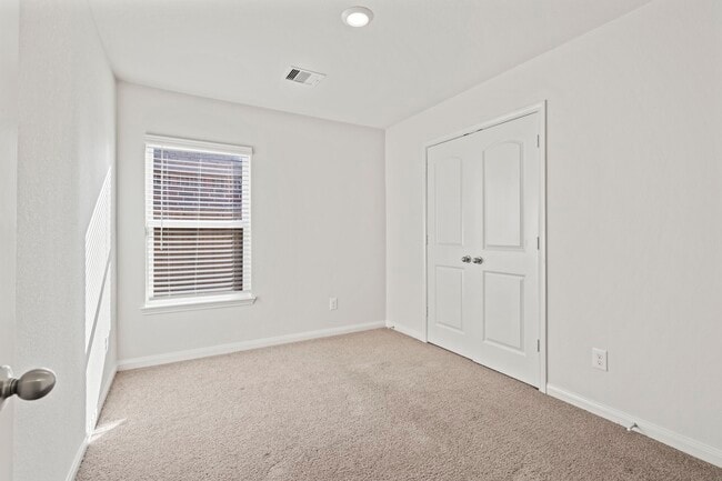 Foto del edificio - 15231 Central Lakes Dr