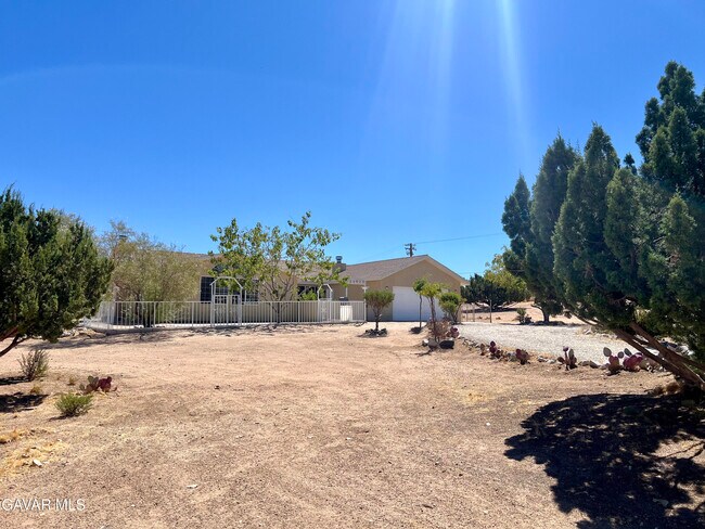 Foto del edificio - 21925 Fort Tejon Rd