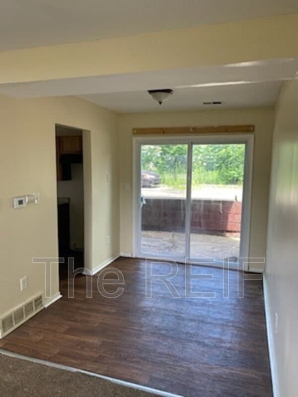 Foto del edificio - 2047 N Averill Ave