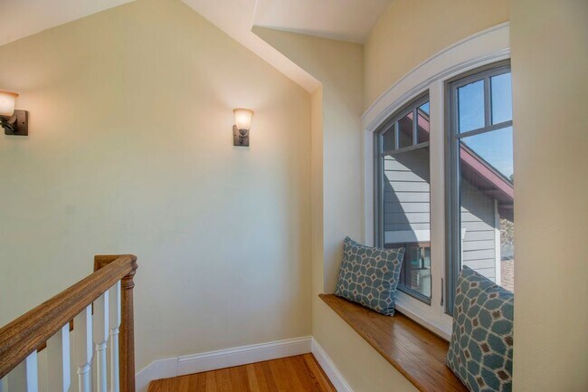 Foto del edificio - 2375 Montclair St