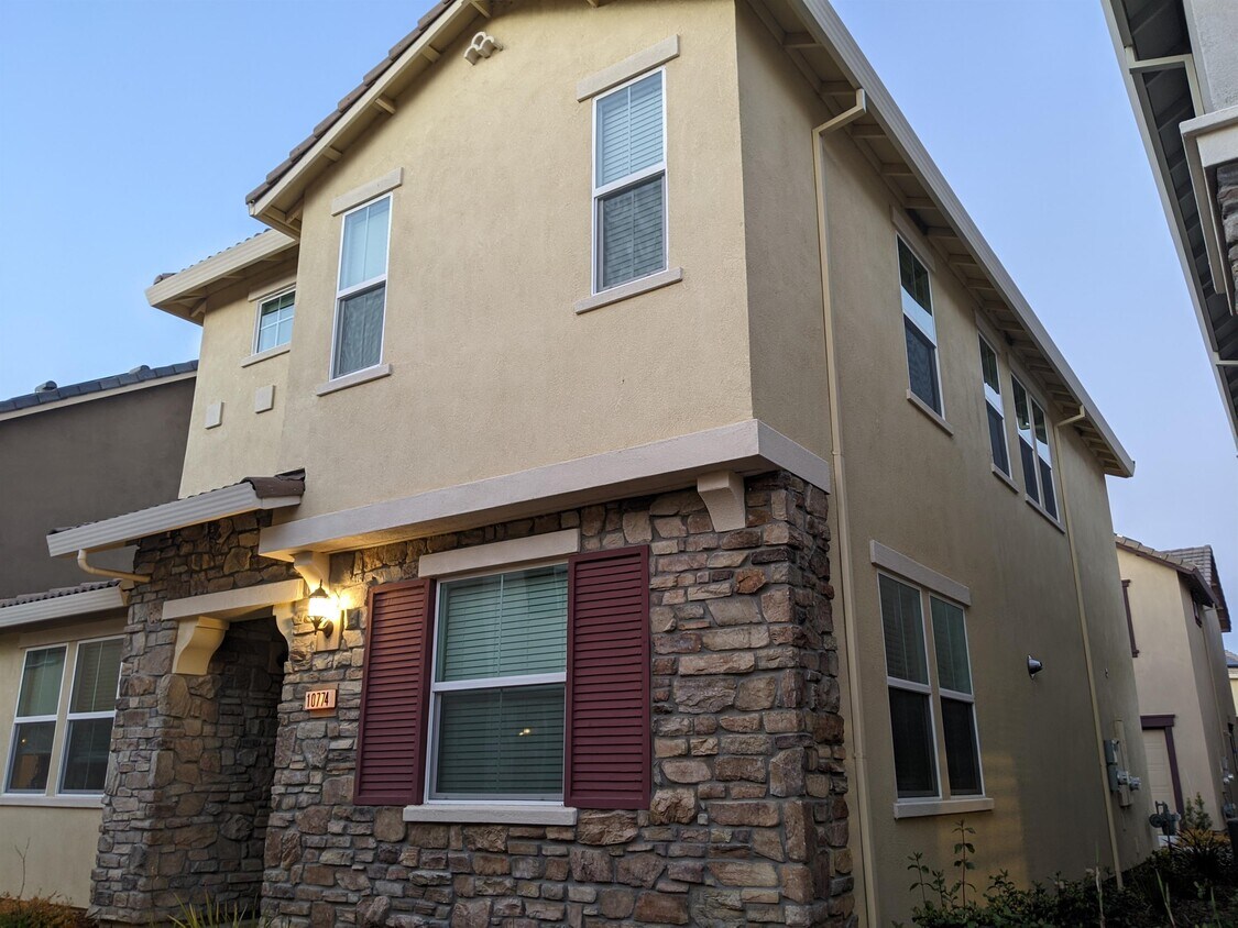 Primary Photo - 10774 Portico Cir