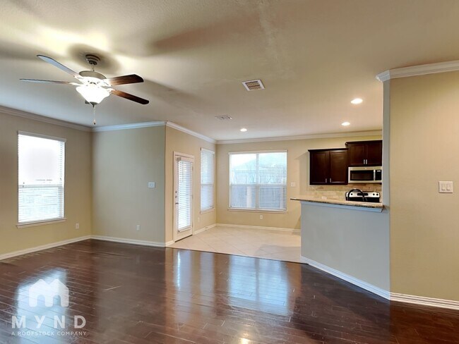 Foto del edificio - 5813 Valley Haven Way