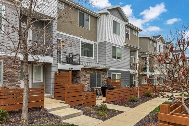 Foto del edificio - 3677 Golden Sky Ln