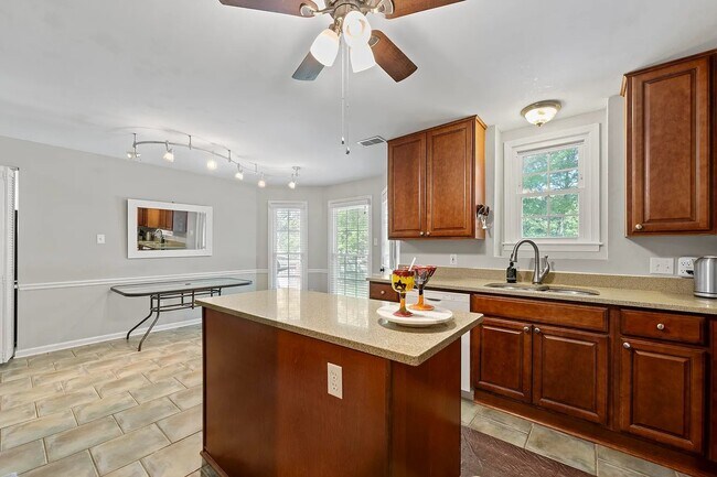 Building Photo - 1368 Squire Dudney Dr