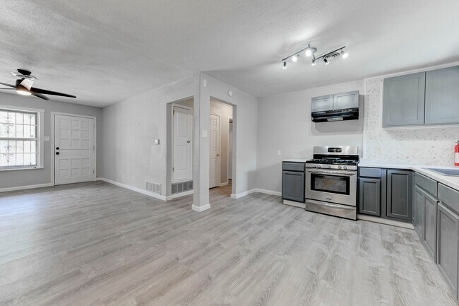 Building Photo - 1407 Connell Dr