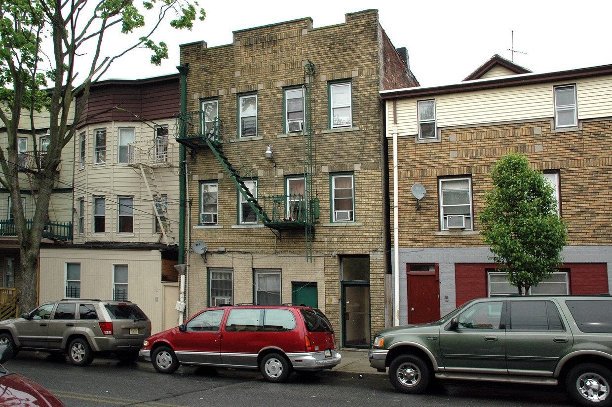 Building Photo - 72 4th St