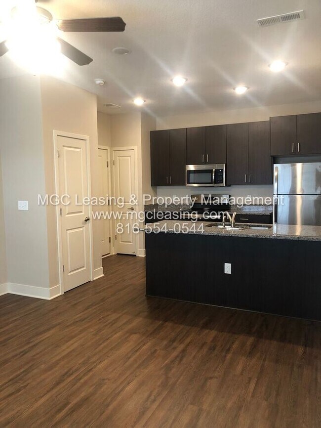 Building Photo - 1 Bedroom Luxury Apartment in the Northland of KCMO