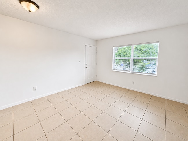 Building Photo - 5961 SW 41st St