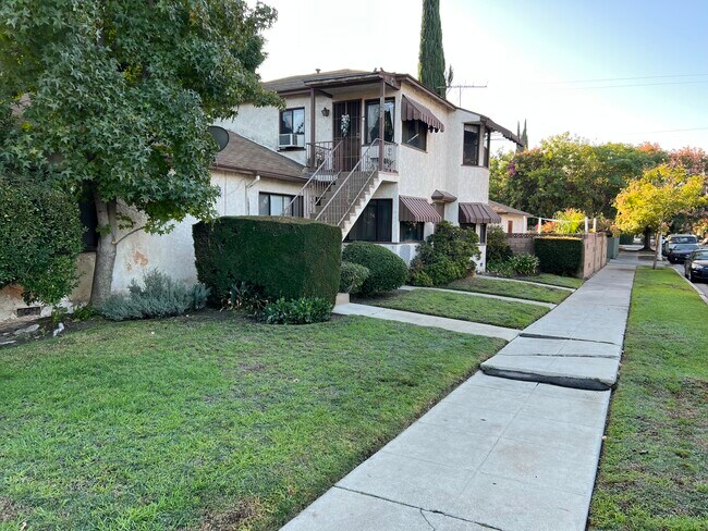 Building Photo - 12658 Oxnard St