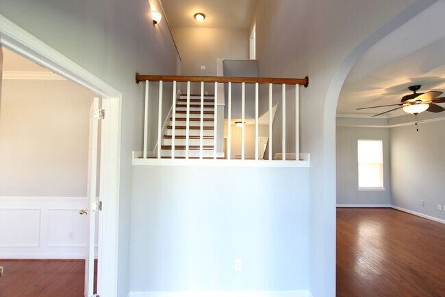 Building Photo - Helena Beauty!!  3BR 2.5BA - You will LOVE IT!!