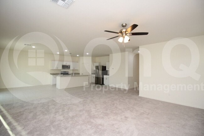 Foto del edificio - 36039 W Santa Monica Ave