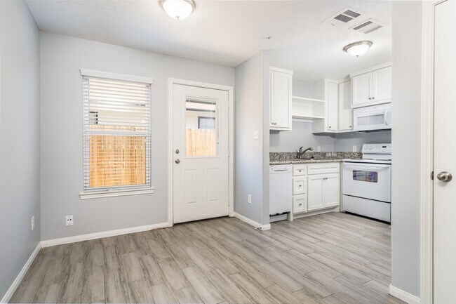 Foto del edificio - 207 N Poplar St