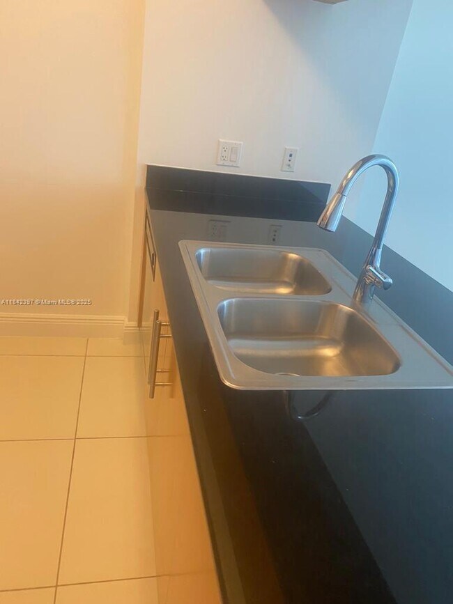 Foto del edificio - 1750 N Bayshore Dr